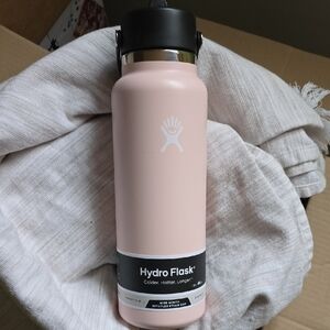 Hydro Flask Blush Pink Bottle with Black Lid